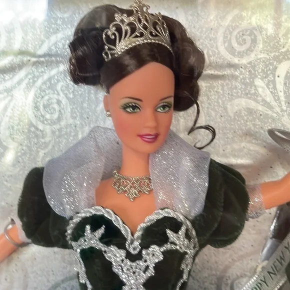 Millennium Princess Teresa Friend of Barbie NIB 2000 Millennium Keepsake Inside - Picture 4 of 13